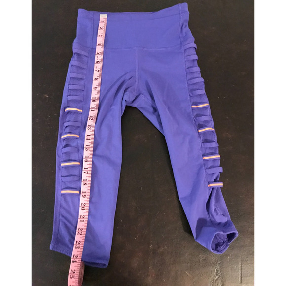 Lululemon Breezy Crop Iris Flower Reflective Leggings - Size 4 - Picture 11 of 13